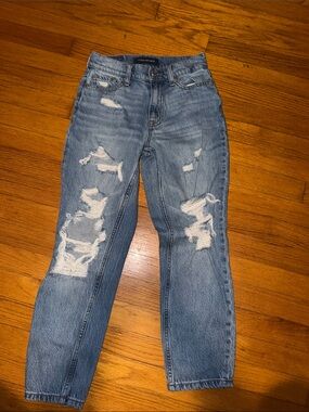 Light Blue Distressed Women's Aeropostale Mom Jeans size 000 Great condition